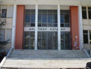 Ένταση έξω από το Πρωτοδικίο Πύργου μετά την απόφαση να αφεθούν ελεύθεροι οι κατηγορούμενοι για τον φόνο του 30χρονου